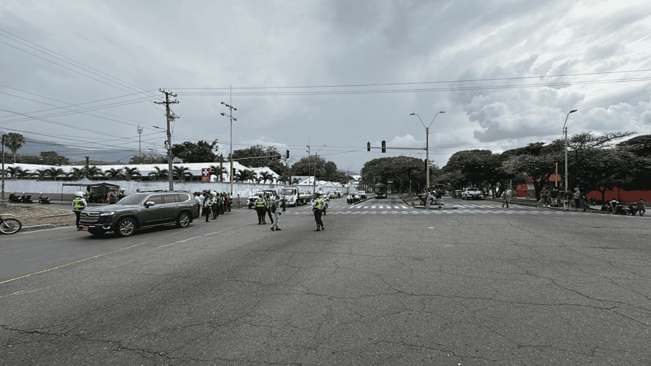 El alcalde Alejandro Eder anunció una recompensa de 50 millones de pesos por información que lleve a la captura de los responsables del atentado en el Batallón Pichincha. Crédito  Jhon Freddy Cifuentes/ Olímpica Stereo Cali