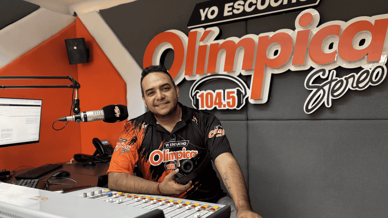 El locutor Jovanotti, voz insignia de Olímpica Stereo Cali, celebra su nominación como Mejor Locutor de Radio en los Premios Nuestro Talento 2026, un reconocimiento a su trayectoria y conexión con la audiencia del suroccidente colombiano.