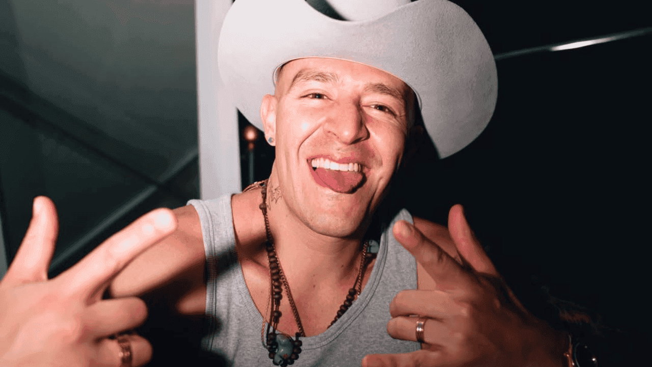 Más que un equipo de trabajo, una familia. Las dinámicas de humor y confianza entre Luis Alfonso y sus colaboradores se han convertido en el pilar de un ambiente laboral donde la jerarquía cede paso a la complicidad. Créditos luisalfonso/Instagram