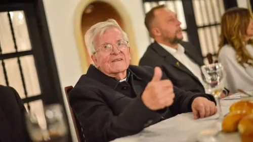 El padre Diego Jaramillo, líder de El Minuto de Dios, denunció el uso de su imagen y voz en una campaña publicitaria fraudulenta creada con inteligencia artificial. Créditos: minutodedios_oficial/Instagram