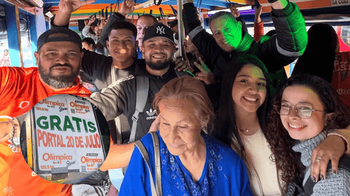 Familias completas se subieron a bordo de las chivas de Olímpica Stereo.