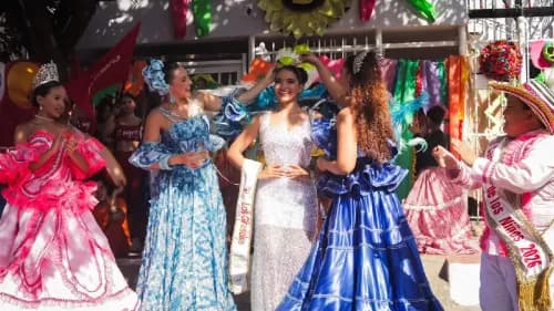 coronacion reinados populares.webp