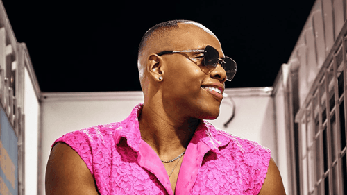 El artista colombiano Junior Saa lanza "Sigo de Pie", una canción que fusiona salsa, urbano y pop con un mensaje inspirador. Crédito: Prensa