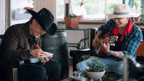 La conexión inmediata entre Luis Alfonso y Lío durante su encuentro en el campo fortaleció un proceso creativo que trasciende lo comercial. -Créditos luisalfonso/Instagram